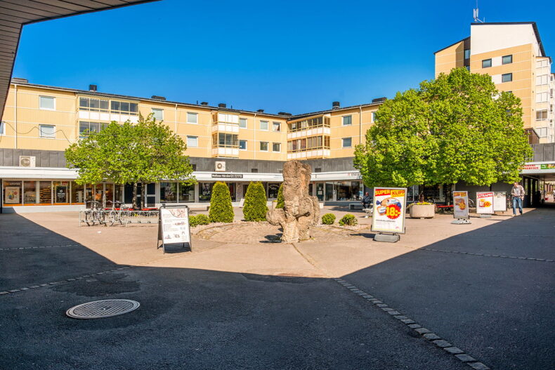 Närliggande Eneby centrum