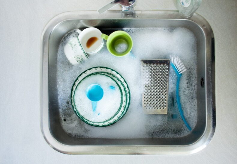 Diskho med löddrande vatten och disk i