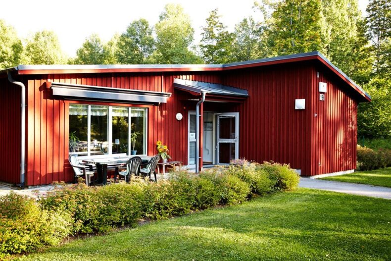 Boendets gemensamma uteplats vid entrén