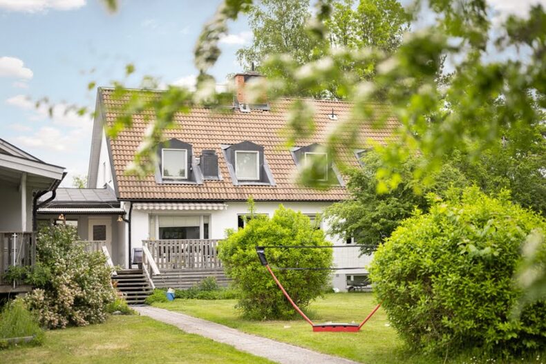 Trädgården vid en av boendets enheter