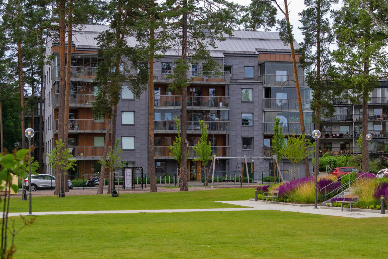 Byggnaden som baslägenheten finns i