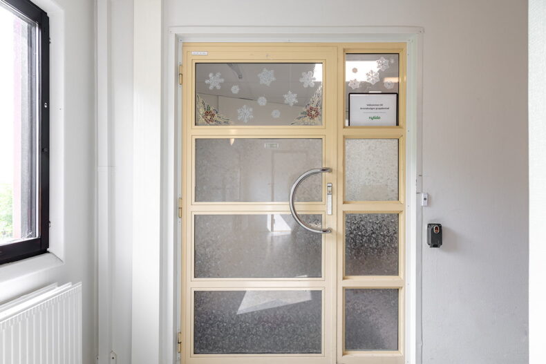 Boendets ytterdörr i glas