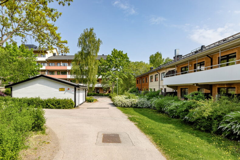 Boendets kvarter med låga lägenhetshus