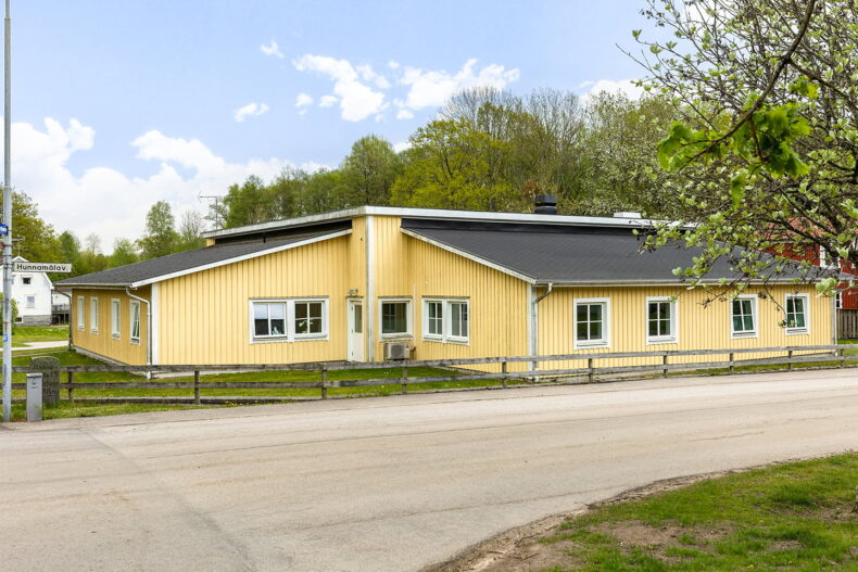 Boendet sett från andra sidan bilvägen