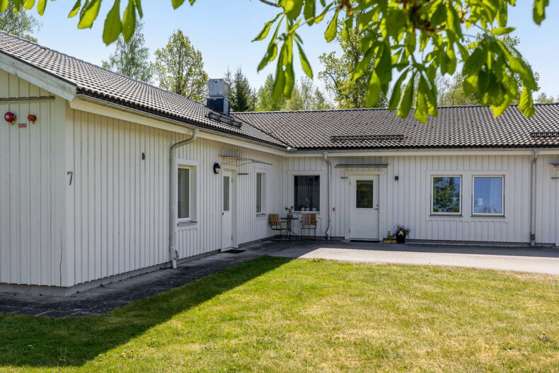 Ljus fasad Trehörna 7